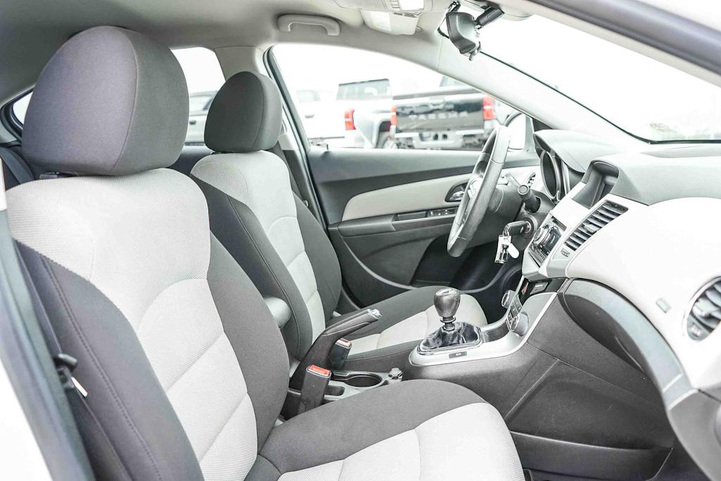 Thumbnail: 2016 Chevrolet Cruze - 9