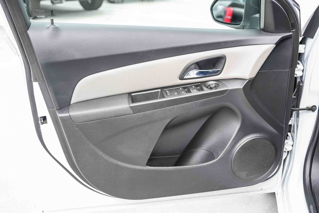Thumbnail: 2016 Chevrolet Cruze - 25