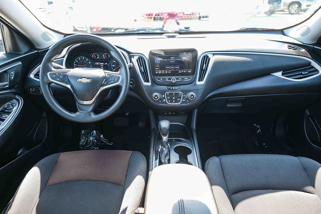 Thumbnail: 2022 Chevrolet Malibu - 2