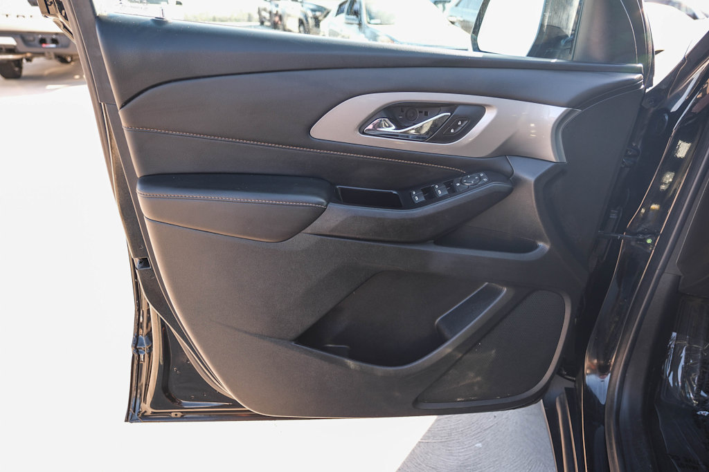 Thumbnail: 2020 Chevrolet Traverse - 25