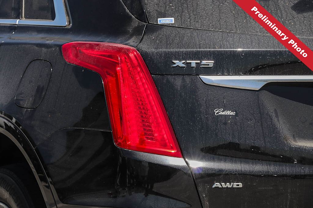 Thumbnail: 2018 Cadillac XT5 - 17