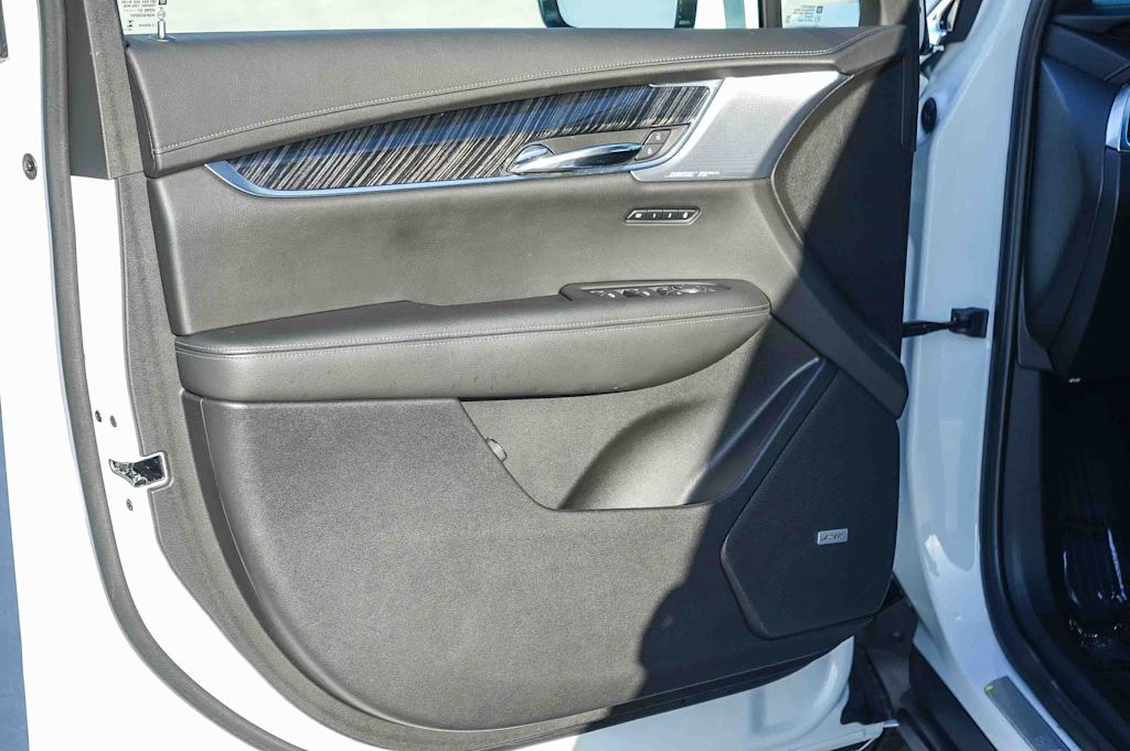 Thumbnail: 2025 Cadillac XT6 - 24