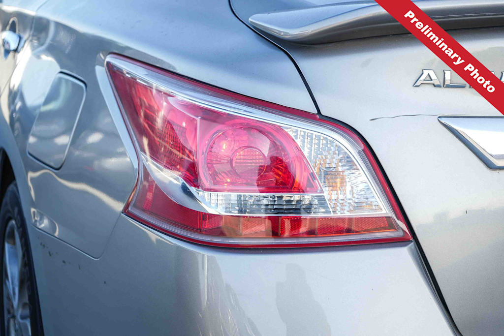 Thumbnail: 2013 Nissan Altima - 17