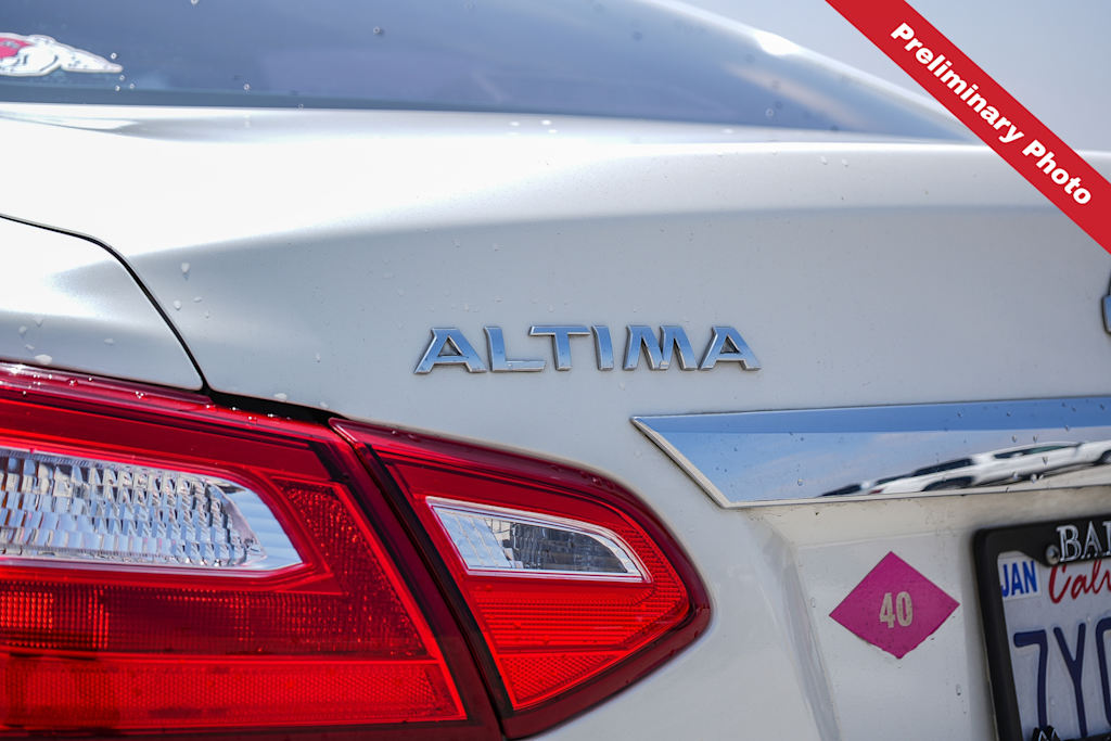 Thumbnail: 2016 Nissan Altima - 17