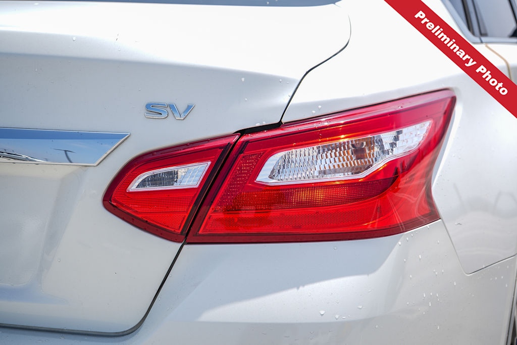 Thumbnail: 2016 Nissan Altima - 16