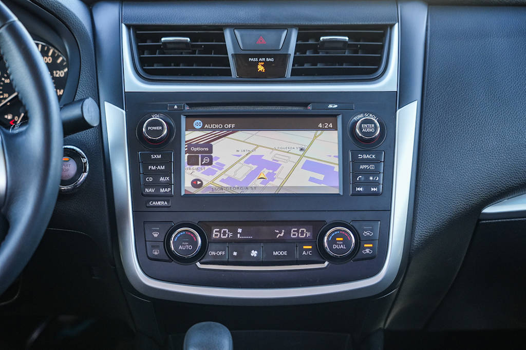 Thumbnail: 2016 Nissan Altima - 13