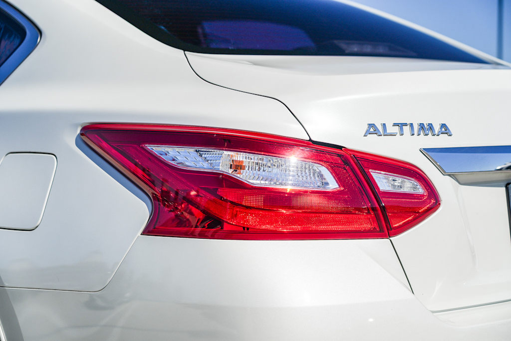 Thumbnail: 2016 Nissan Altima - 19