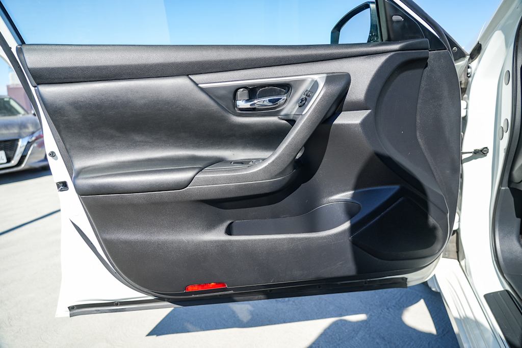 Thumbnail: 2016 Nissan Altima - 23