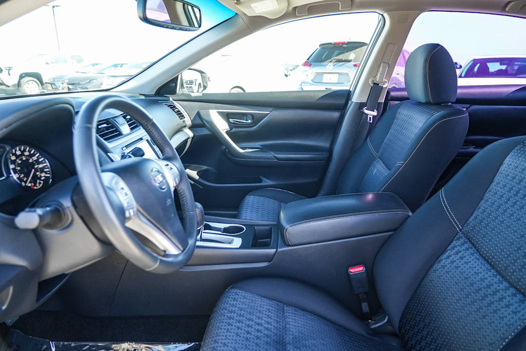 Thumbnail: 2016 Nissan Altima - 11