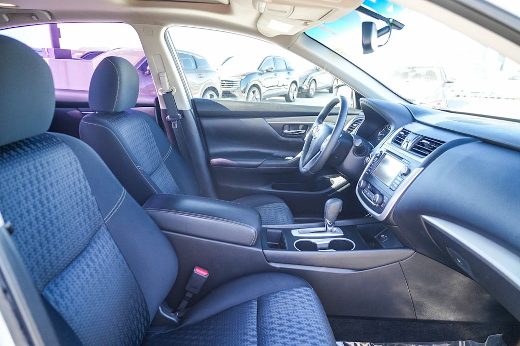 Thumbnail: 2016 Nissan Altima - 10