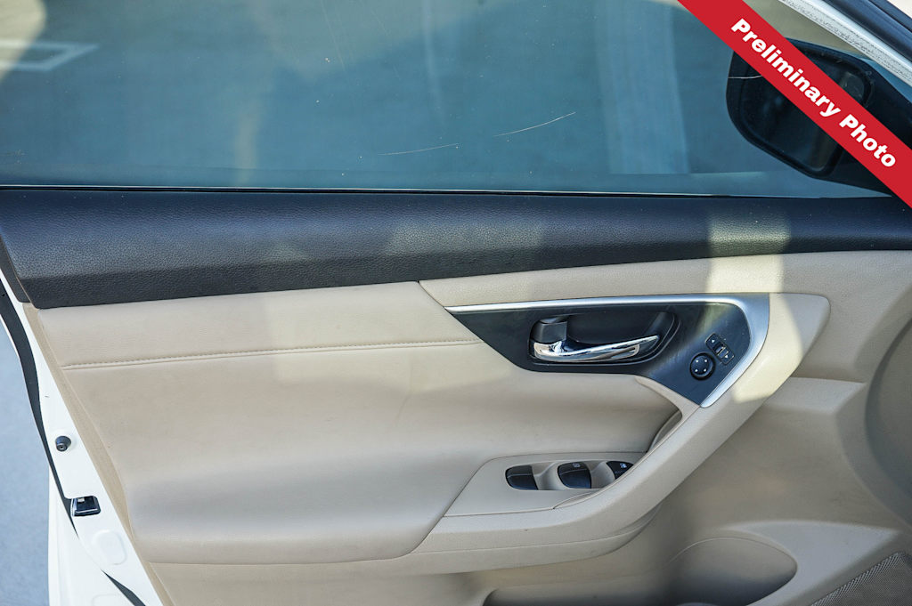 Thumbnail: 2015 Nissan Altima - 18