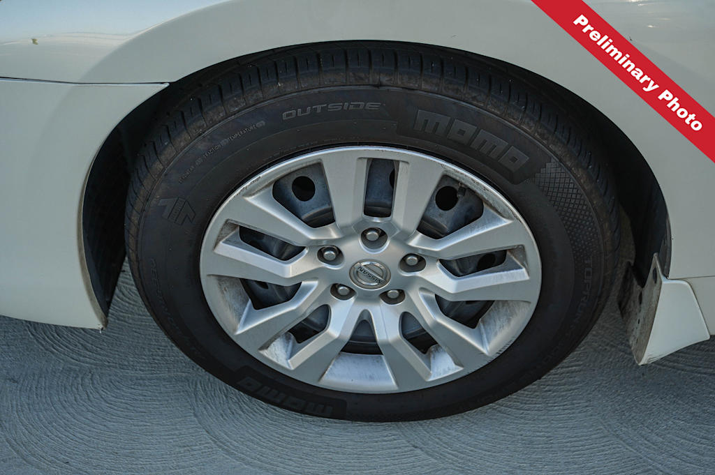 Thumbnail: 2015 Nissan Altima - 17