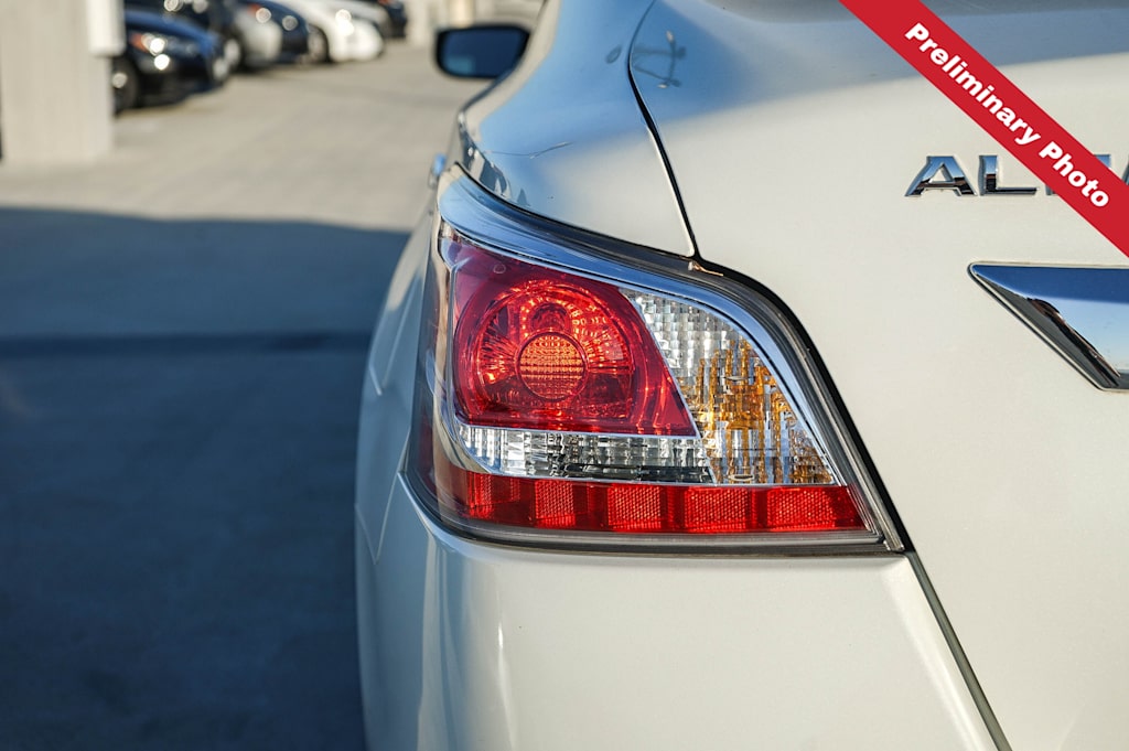 Thumbnail: 2015 Nissan Altima - 16