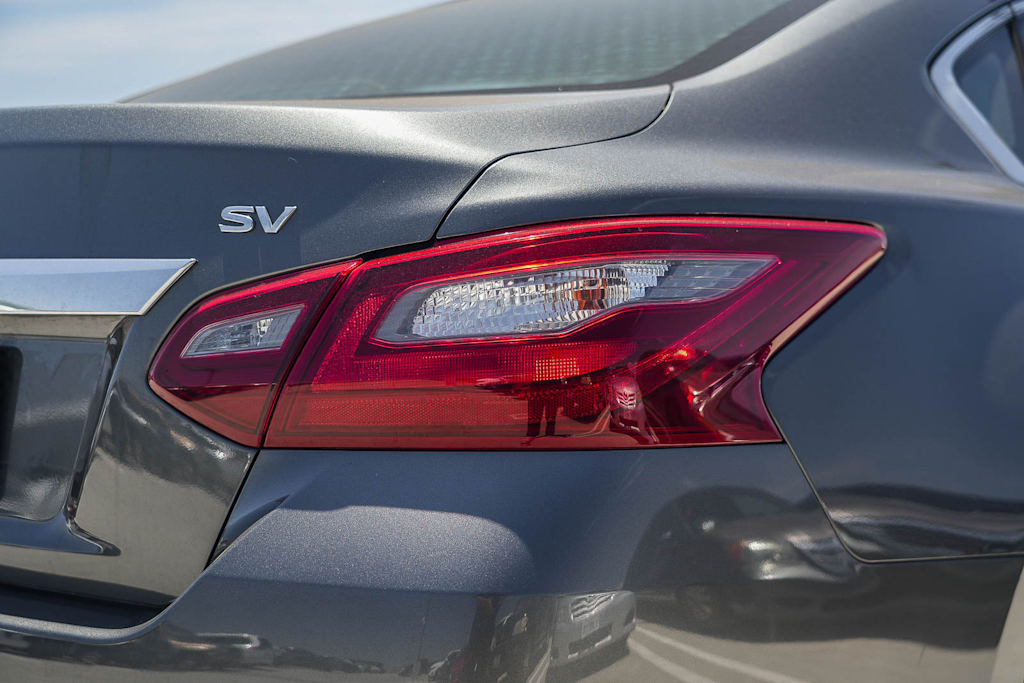 Thumbnail: 2018 Nissan Altima - 17