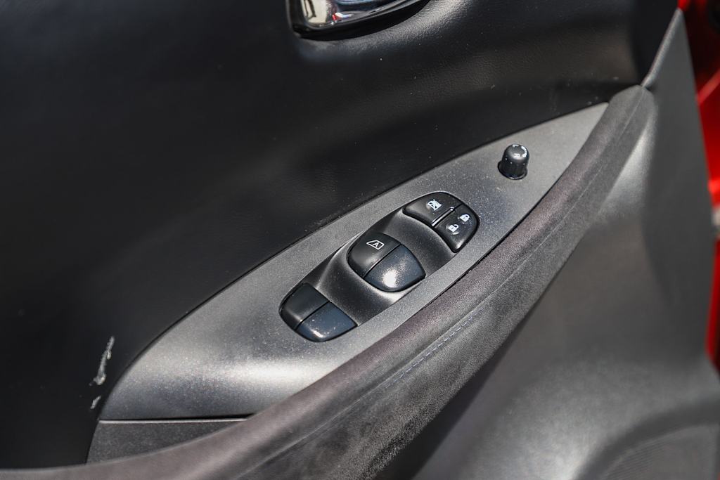Thumbnail: 2013 Nissan Leaf - 24