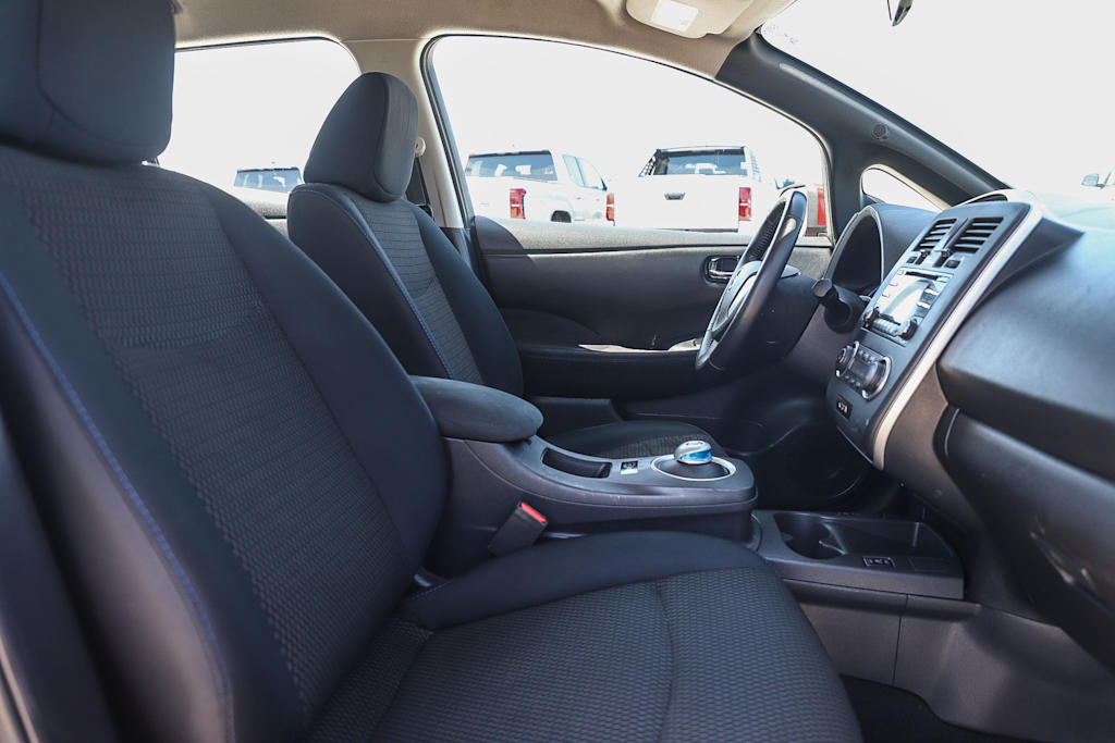 Thumbnail: 2013 Nissan Leaf - 9