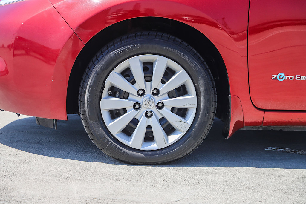 Thumbnail: 2013 Nissan Leaf - 6