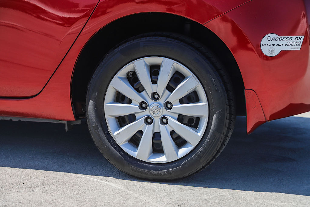 Thumbnail: 2013 Nissan Leaf - 22