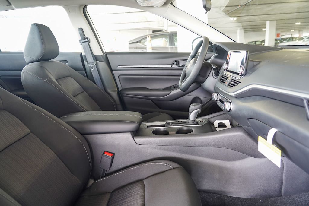 2025 Nissan Altima S 9
