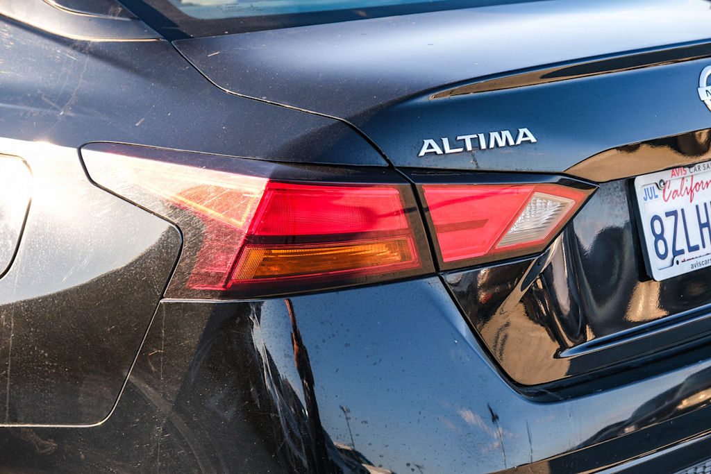 Thumbnail: 2020 Nissan Altima - 17