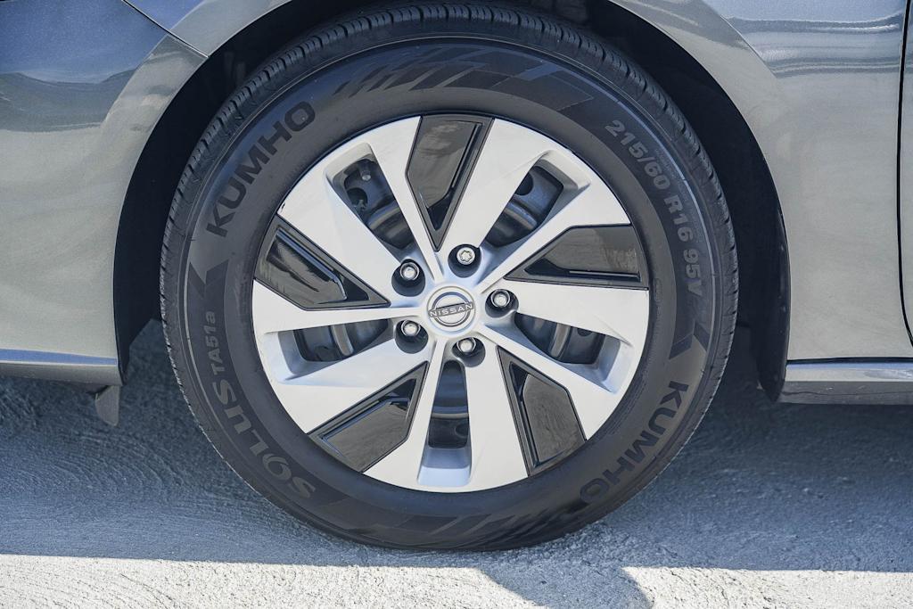 Thumbnail: 2025 Nissan Altima - 21