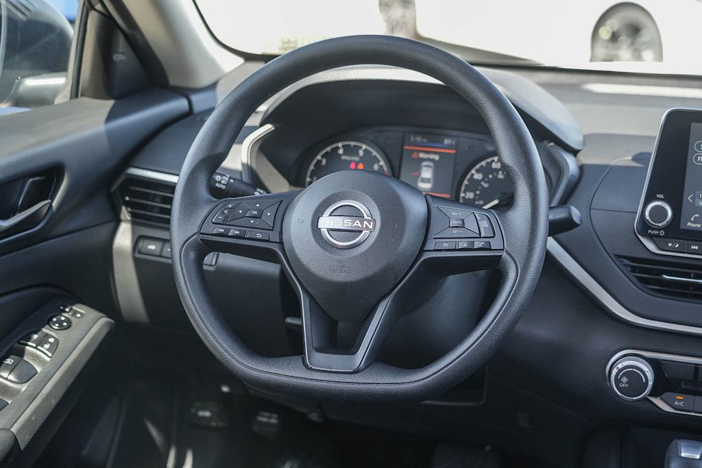 Thumbnail: 2025 Nissan Altima - 9