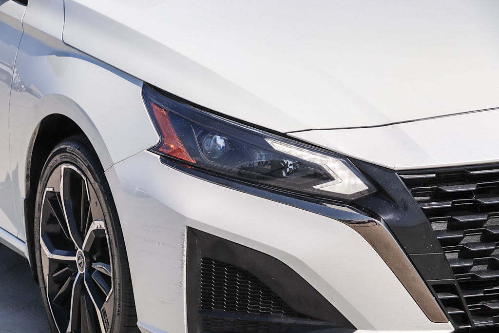 Thumbnail: 2023 Nissan Altima - 17