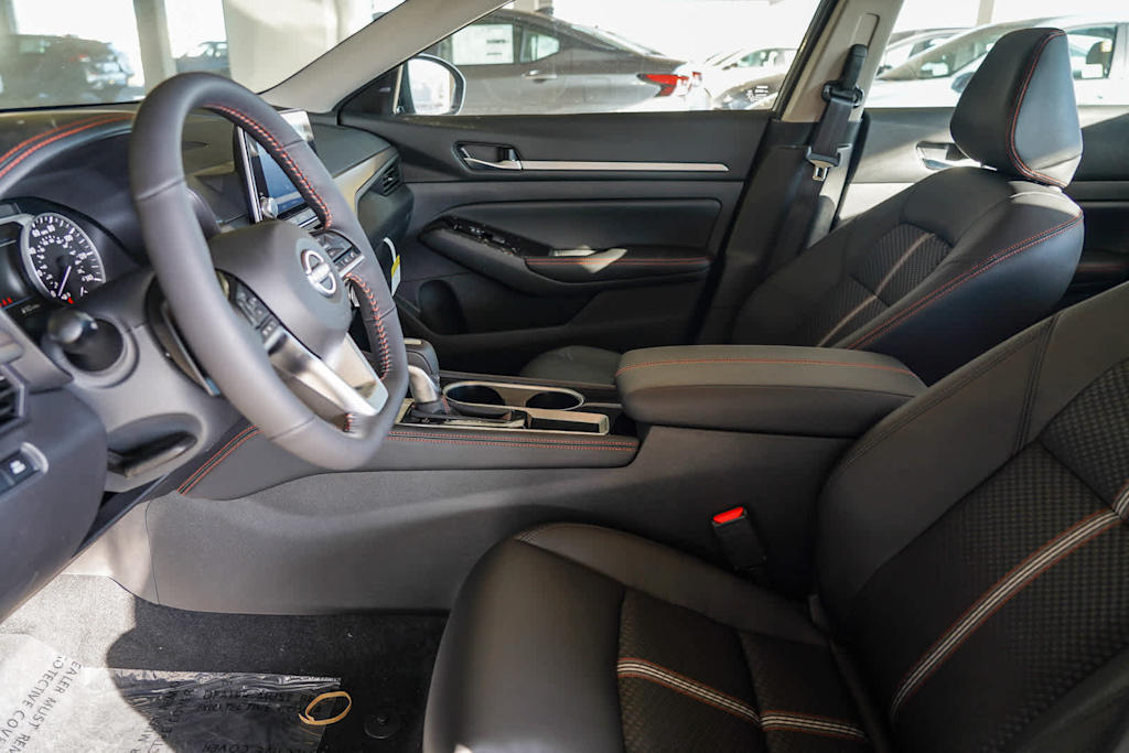 Thumbnail: 2025 Nissan Altima - 9