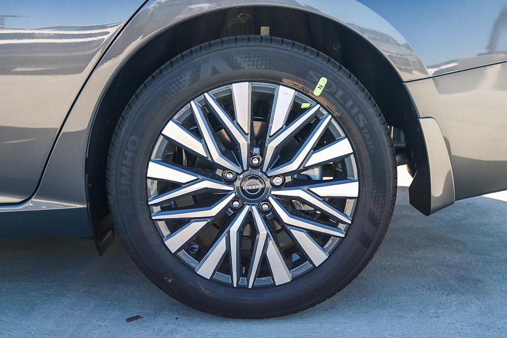 Thumbnail: 2025 Nissan Altima - 7