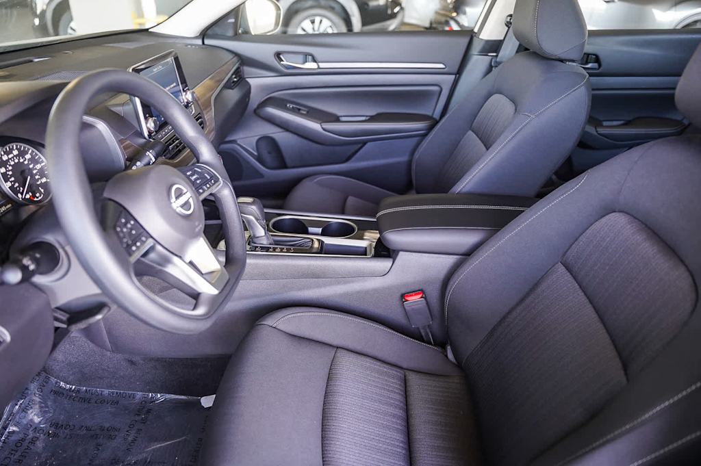 Thumbnail: 2025 Nissan Altima - 9