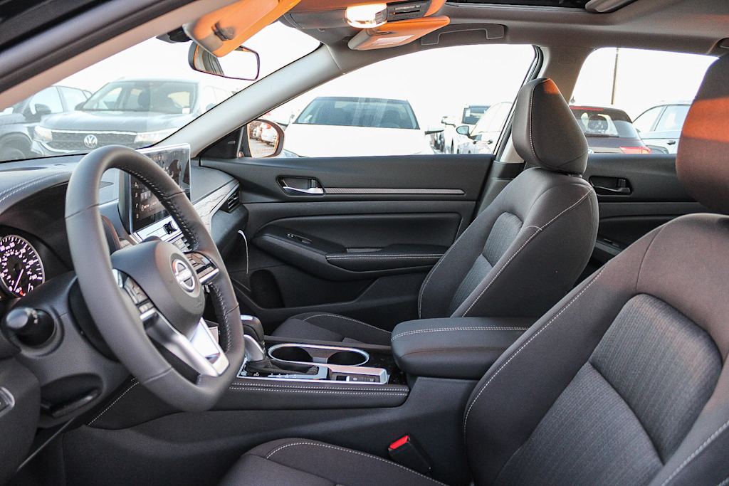 Thumbnail: 2025 Nissan Altima - 10