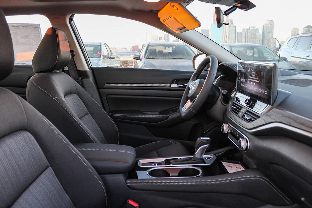 Thumbnail: 2025 Nissan Altima - 9