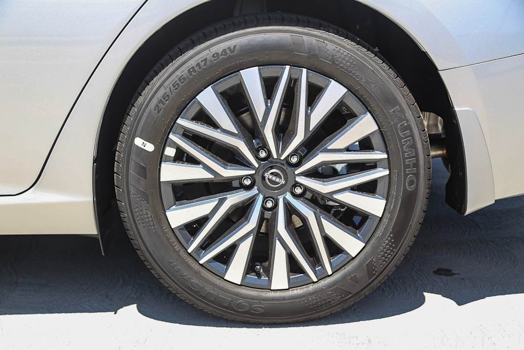 Thumbnail: 2025 Nissan Altima - 6