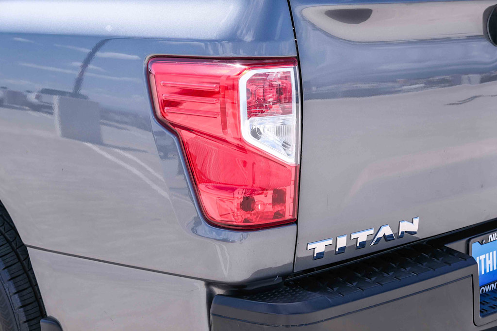 Thumbnail: 2018 Nissan Titan - 18