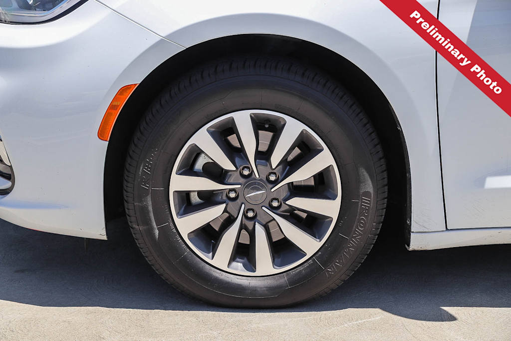 Thumbnail: 2021 Chrysler Pacifica - 6