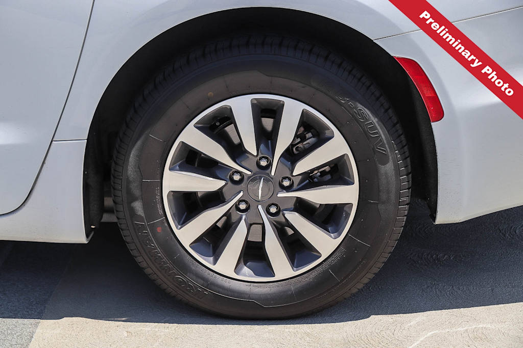 Thumbnail: 2021 Chrysler Pacifica - 18
