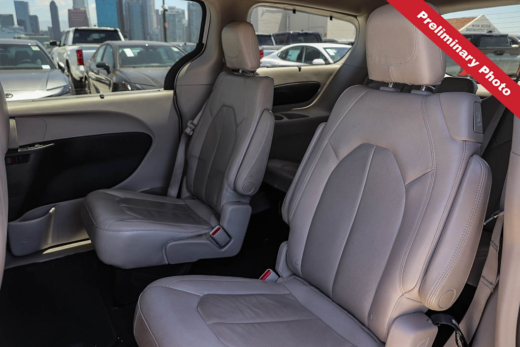Thumbnail: 2021 Chrysler Pacifica - 8