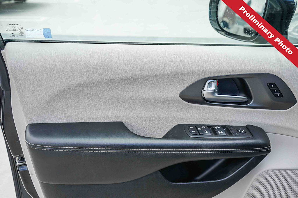 Thumbnail: 2022 Chrysler Pacifica - 18