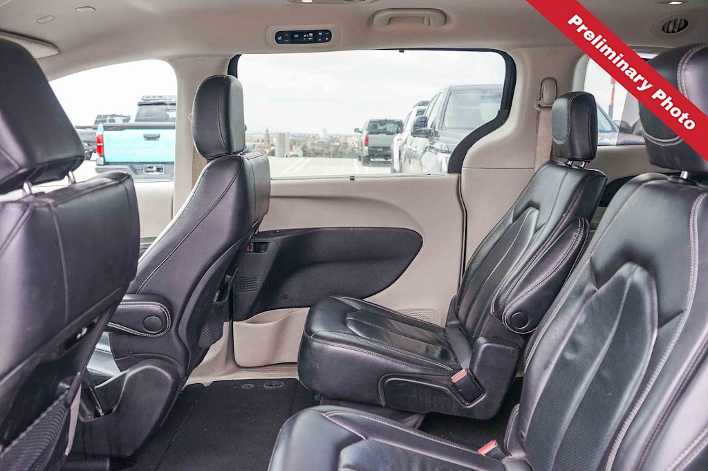 Thumbnail: 2022 Chrysler Pacifica - 8