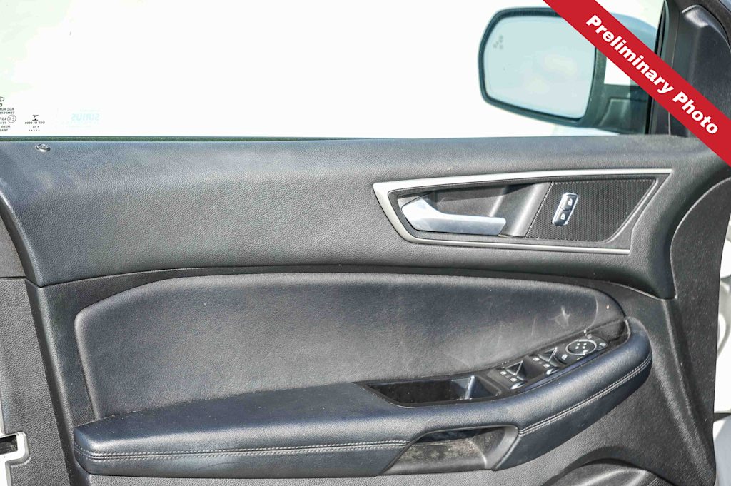 Thumbnail: 2016 Ford Edge - 17