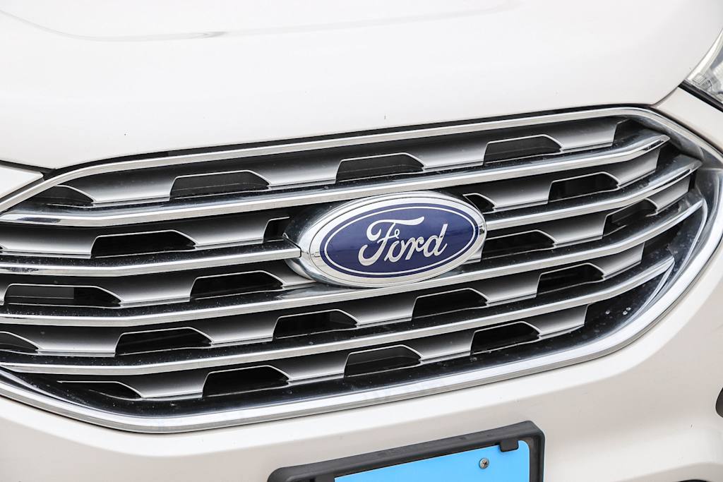 Thumbnail: 2019 Ford Edge - 17