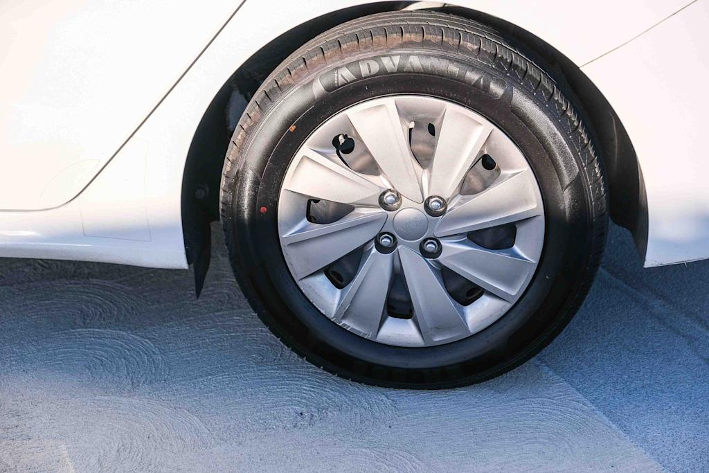 Thumbnail: 2019 Kia Rio - 6