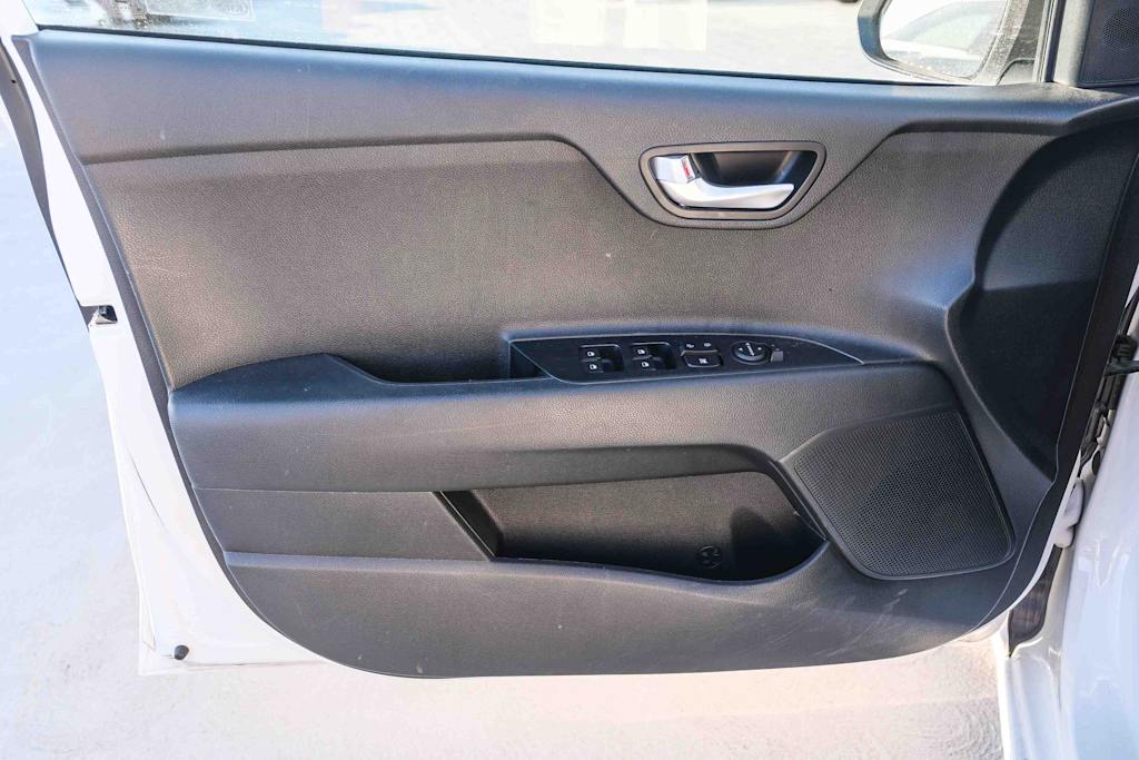 Thumbnail: 2019 Kia Rio - 20