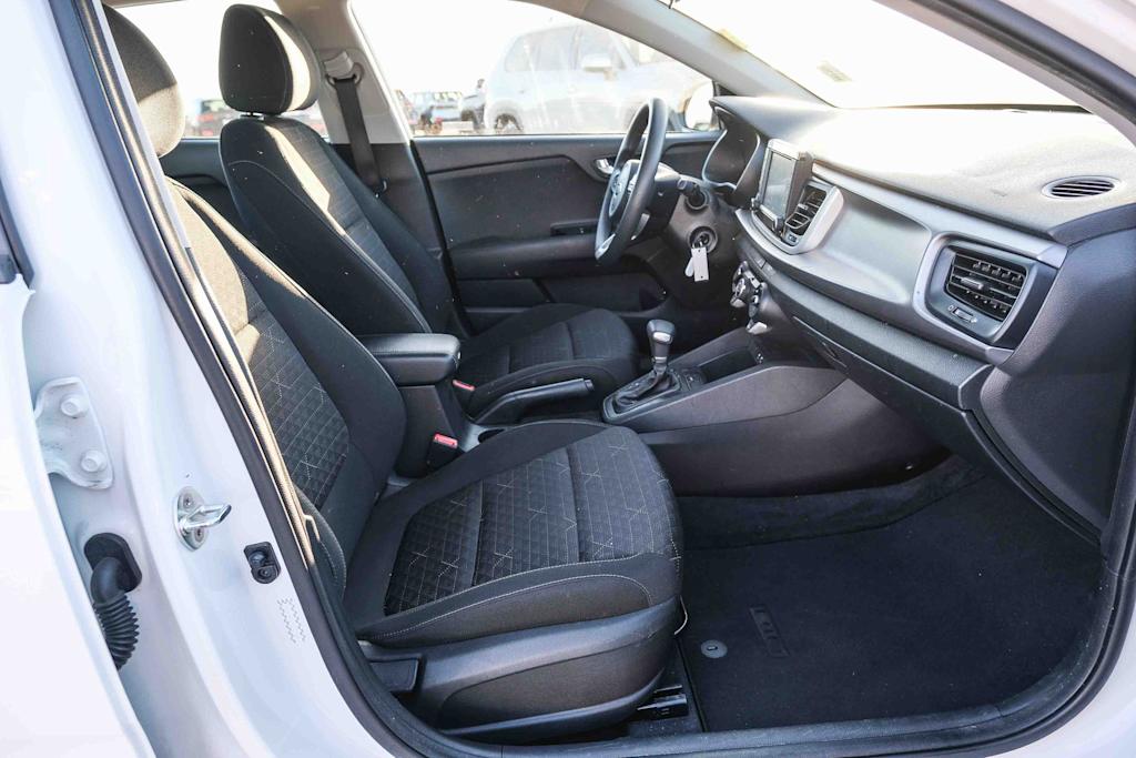 Thumbnail: 2019 Kia Rio - 8