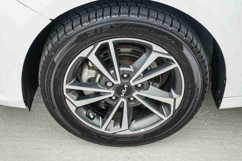 Thumbnail: 2024 Kia Forte - 22