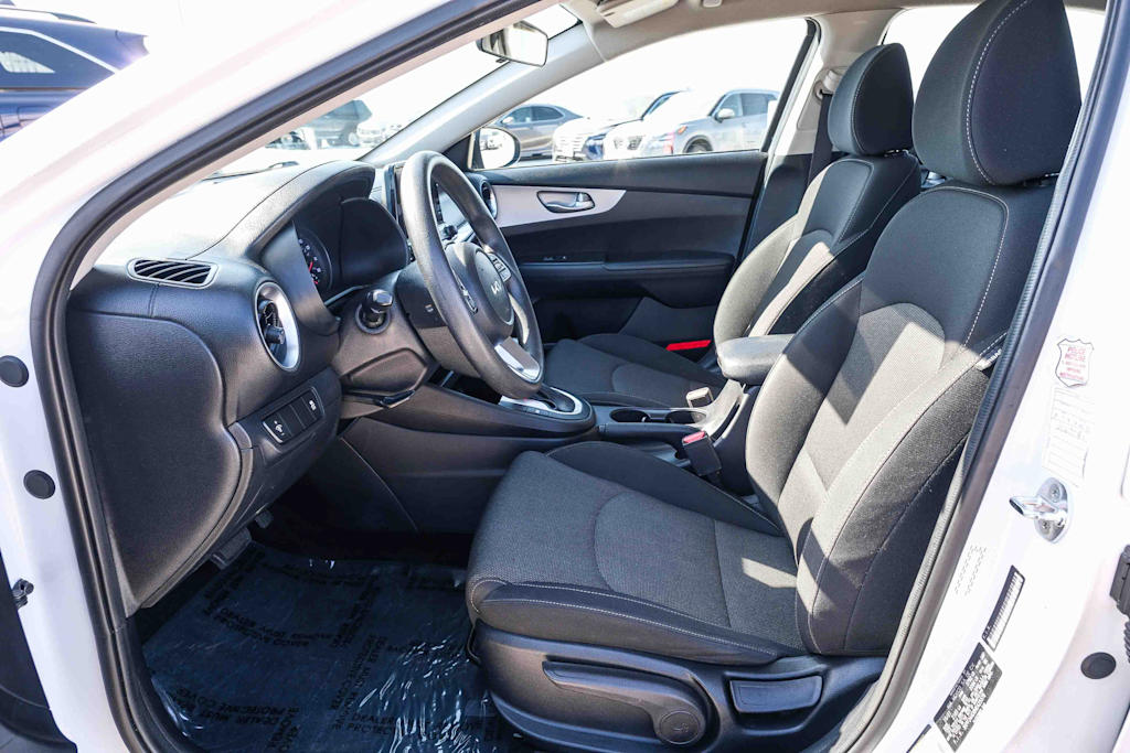 Thumbnail: 2022 Kia Forte - 11
