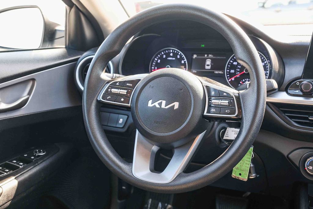 Thumbnail: 2022 Kia Forte - 9