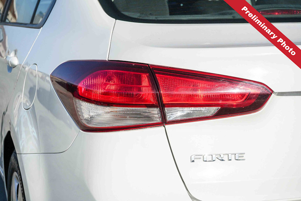 Thumbnail: 2017 Kia Forte - 18