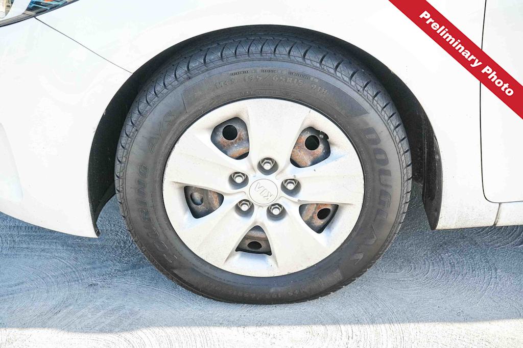 Thumbnail: 2017 Kia Forte - 19