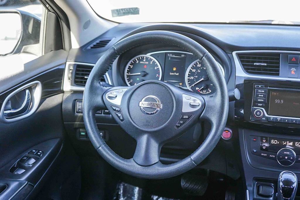 Thumbnail: 2018 Nissan Sentra - 12